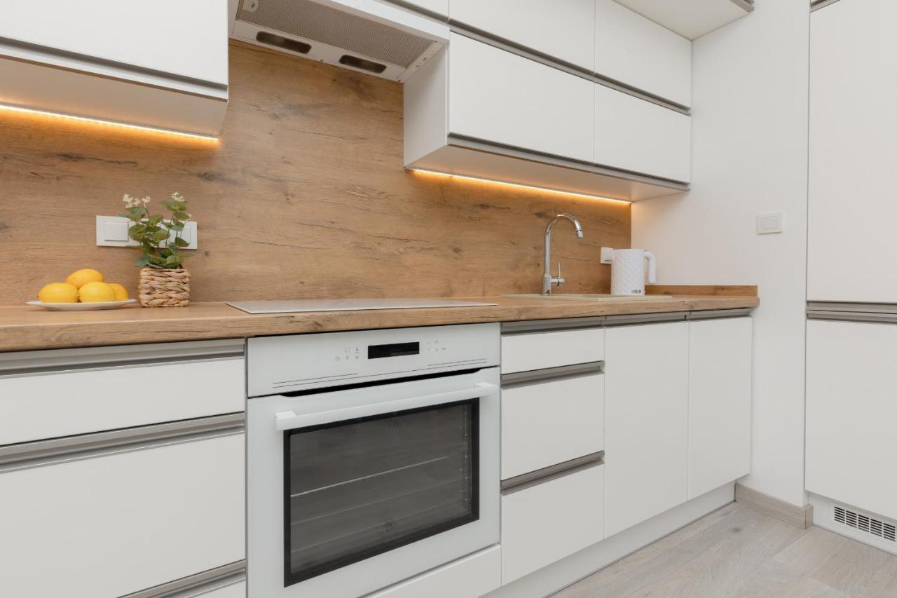 Cozy Apartment With Parking Bakalarska By Noclegi Renters Varsavia Esterno foto