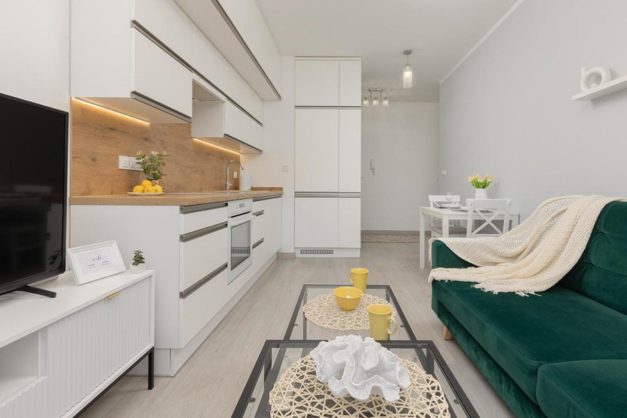 Cozy Apartment With Parking Bakalarska By Noclegi Renters Varsavia Esterno foto