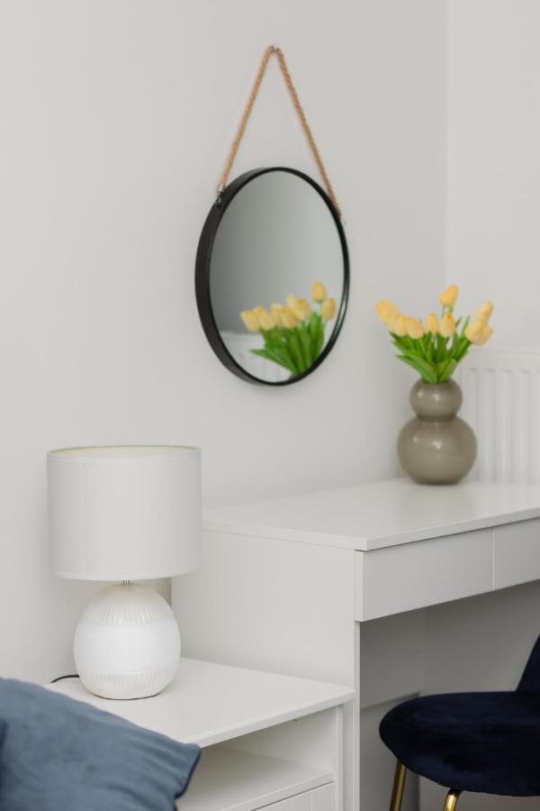 Cozy Apartment With Parking Bakalarska By Noclegi Renters Varsavia Esterno foto
