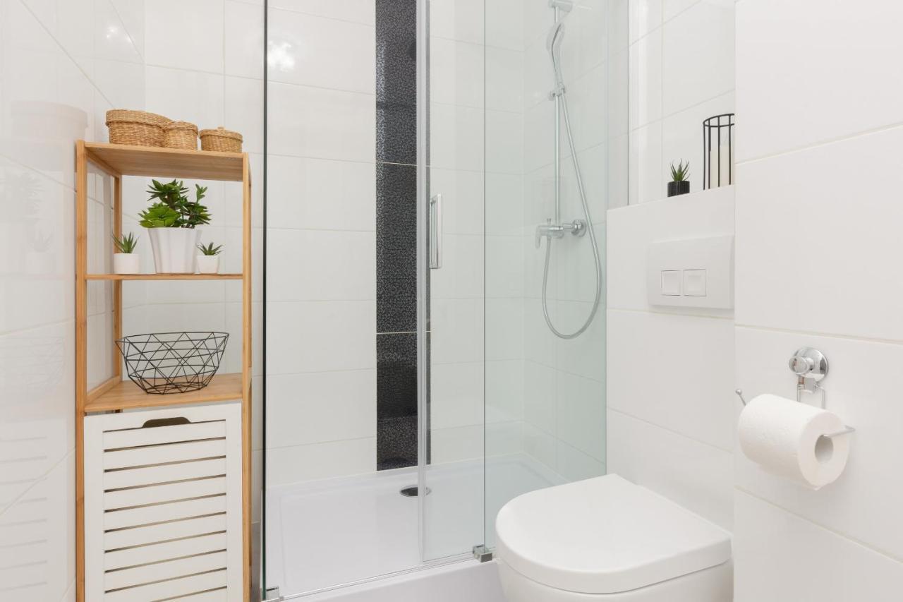Cozy Apartment With Parking Bakalarska By Noclegi Renters Varsavia Esterno foto