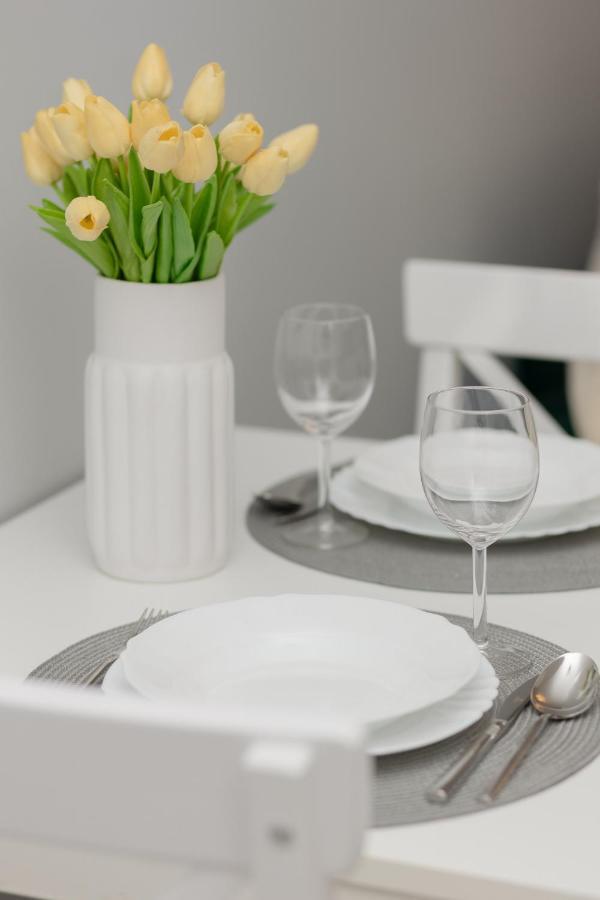Cozy Apartment With Parking Bakalarska By Noclegi Renters Varsavia Esterno foto