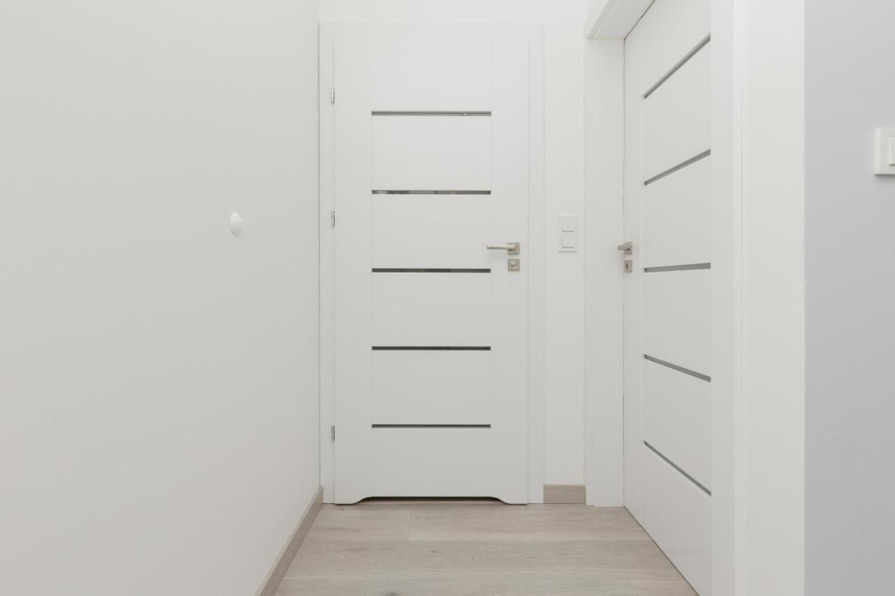 Cozy Apartment With Parking Bakalarska By Noclegi Renters Varsavia Esterno foto