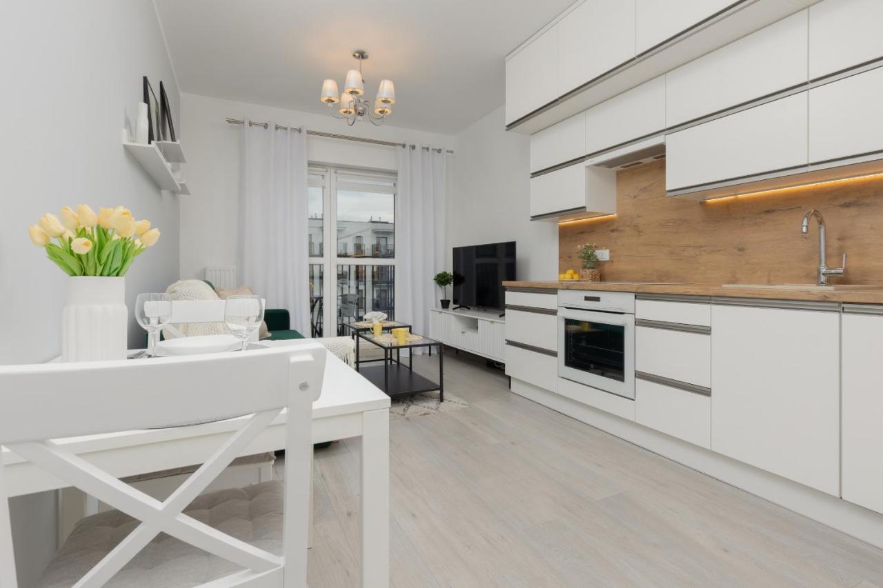 Cozy Apartment With Parking Bakalarska By Noclegi Renters Varsavia Esterno foto